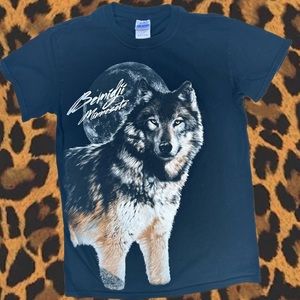 Wolf tee